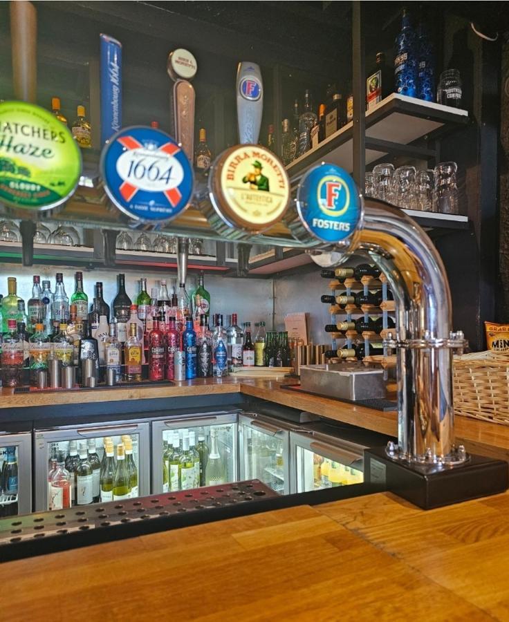 Dog And Partridge Inn 卡恩 外观 照片