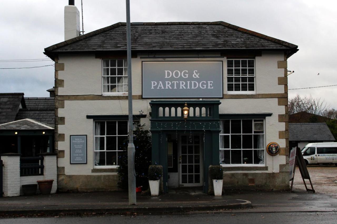 Dog And Partridge Inn 卡恩 外观 照片